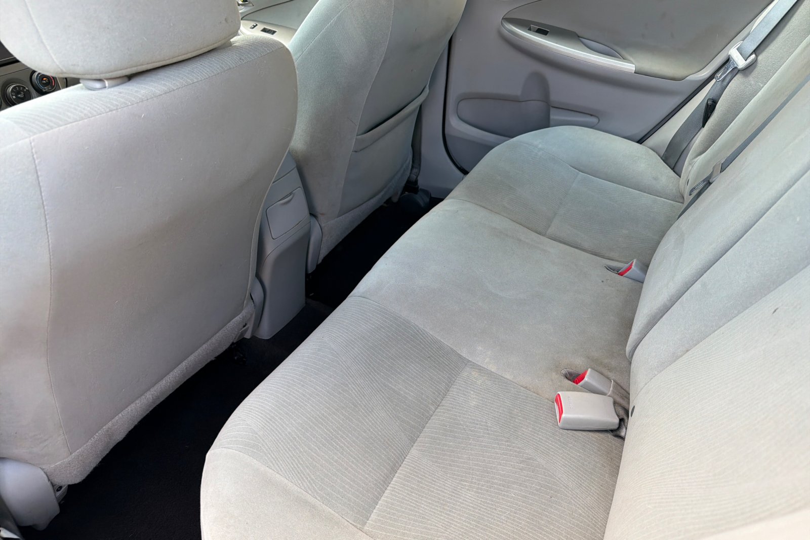 Used 2013 Blue Toyota LE image 12