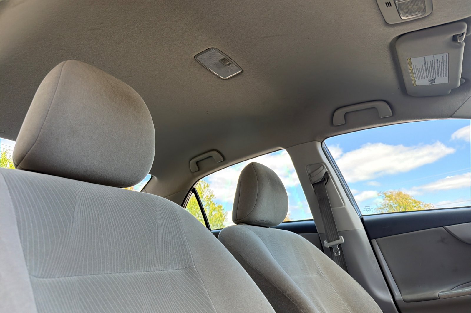 Used 2013 Blue Toyota LE image 16