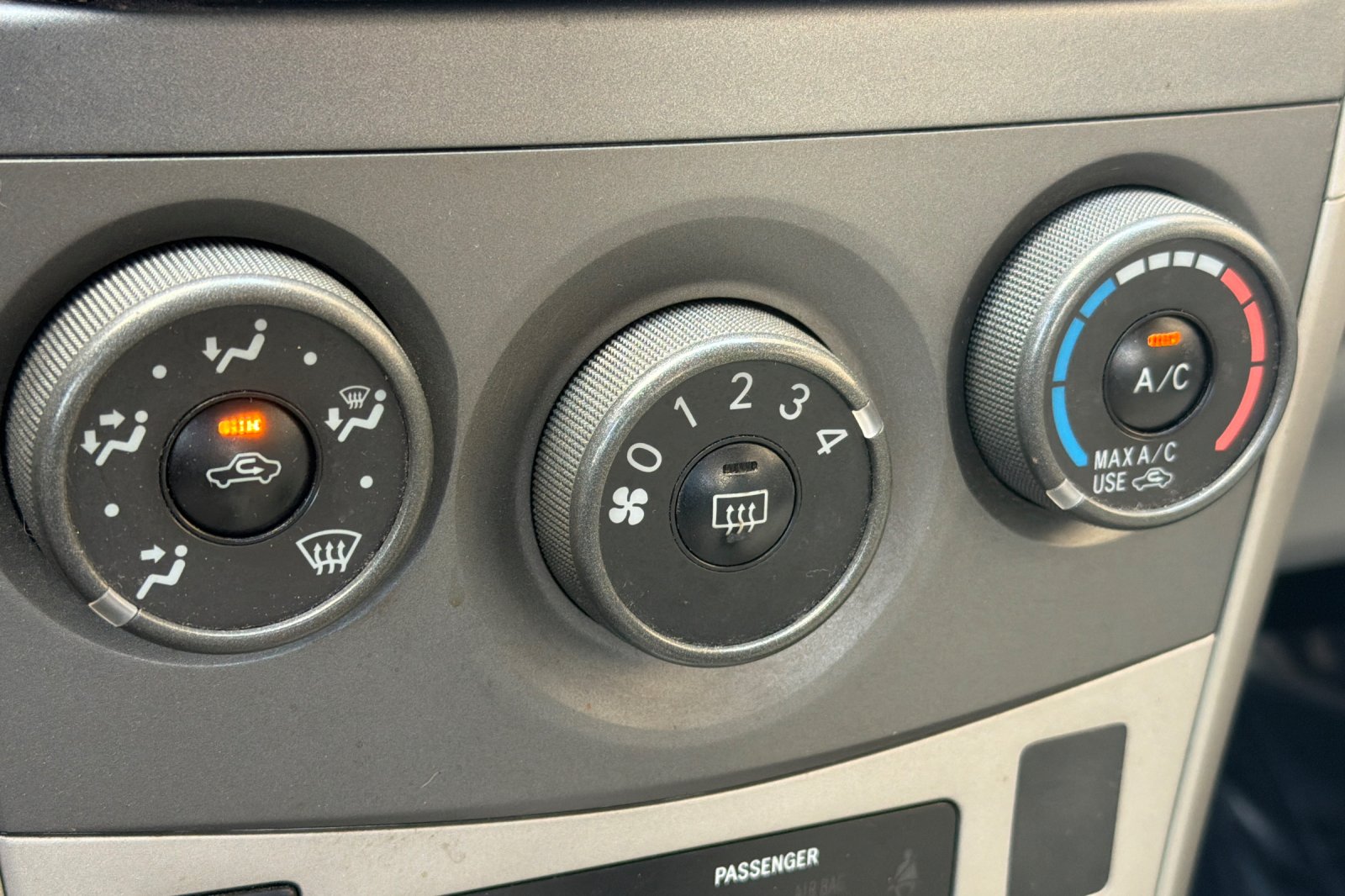 Used 2013 Blue Toyota LE image 18