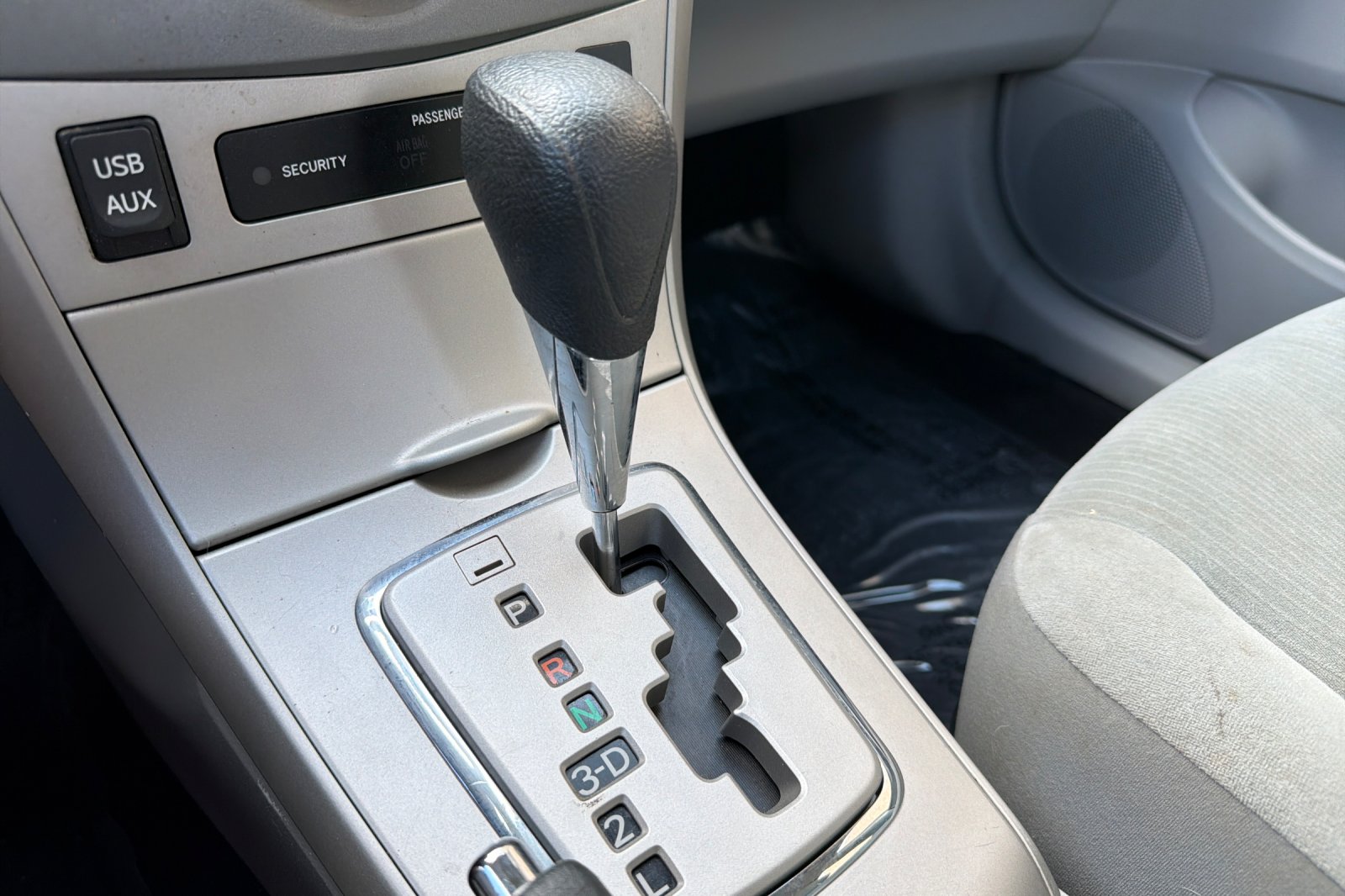 Used 2013 Blue Toyota LE image 19