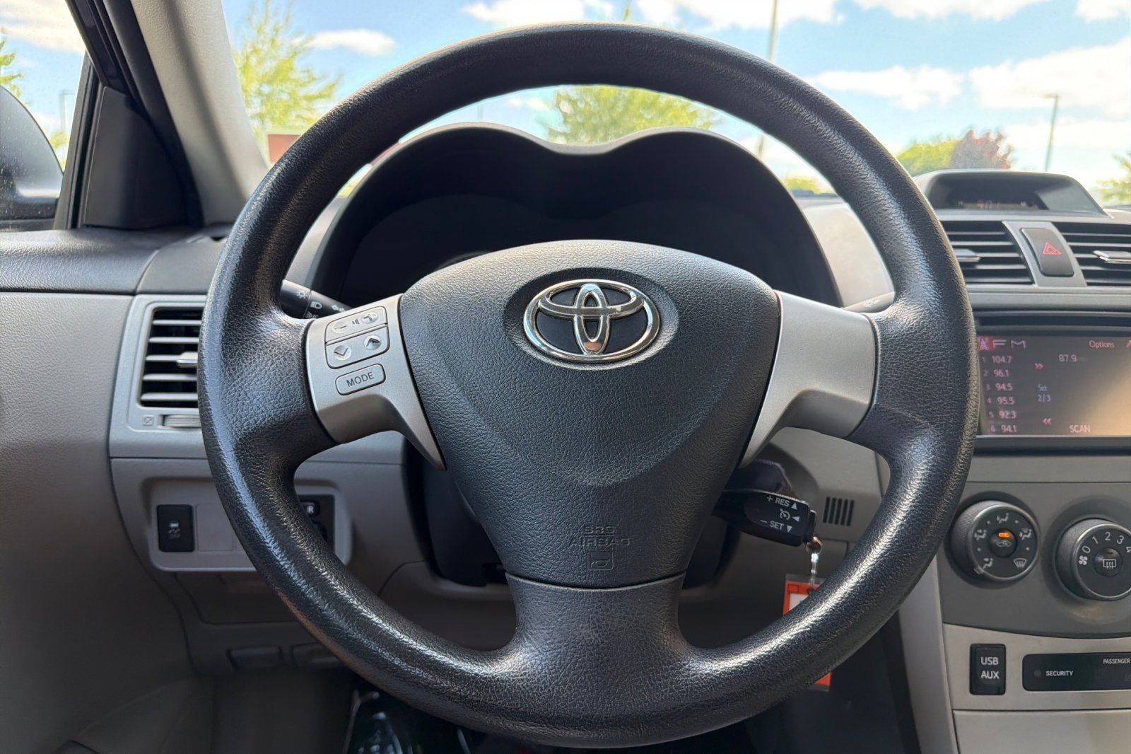 Used 2013 Blue Toyota LE image 20
