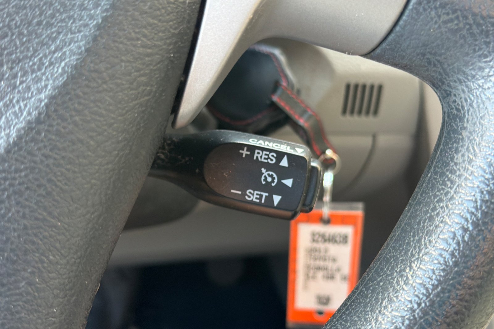 Used 2013 Blue Toyota LE image 25