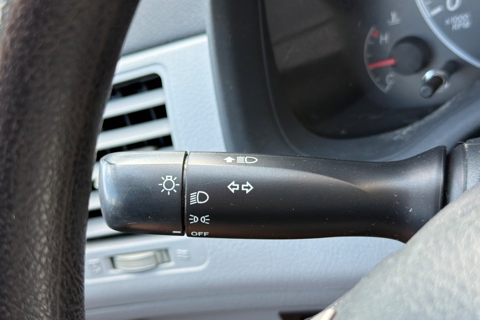 Used 2013 Blue Toyota LE image 26