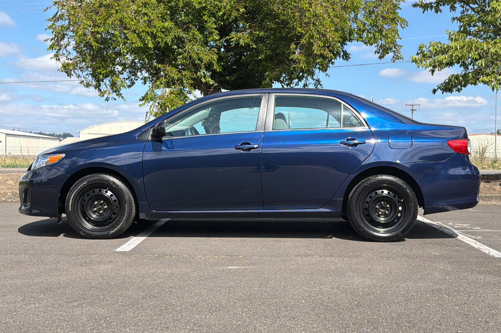 Used 2013 Blue Toyota LE image 7