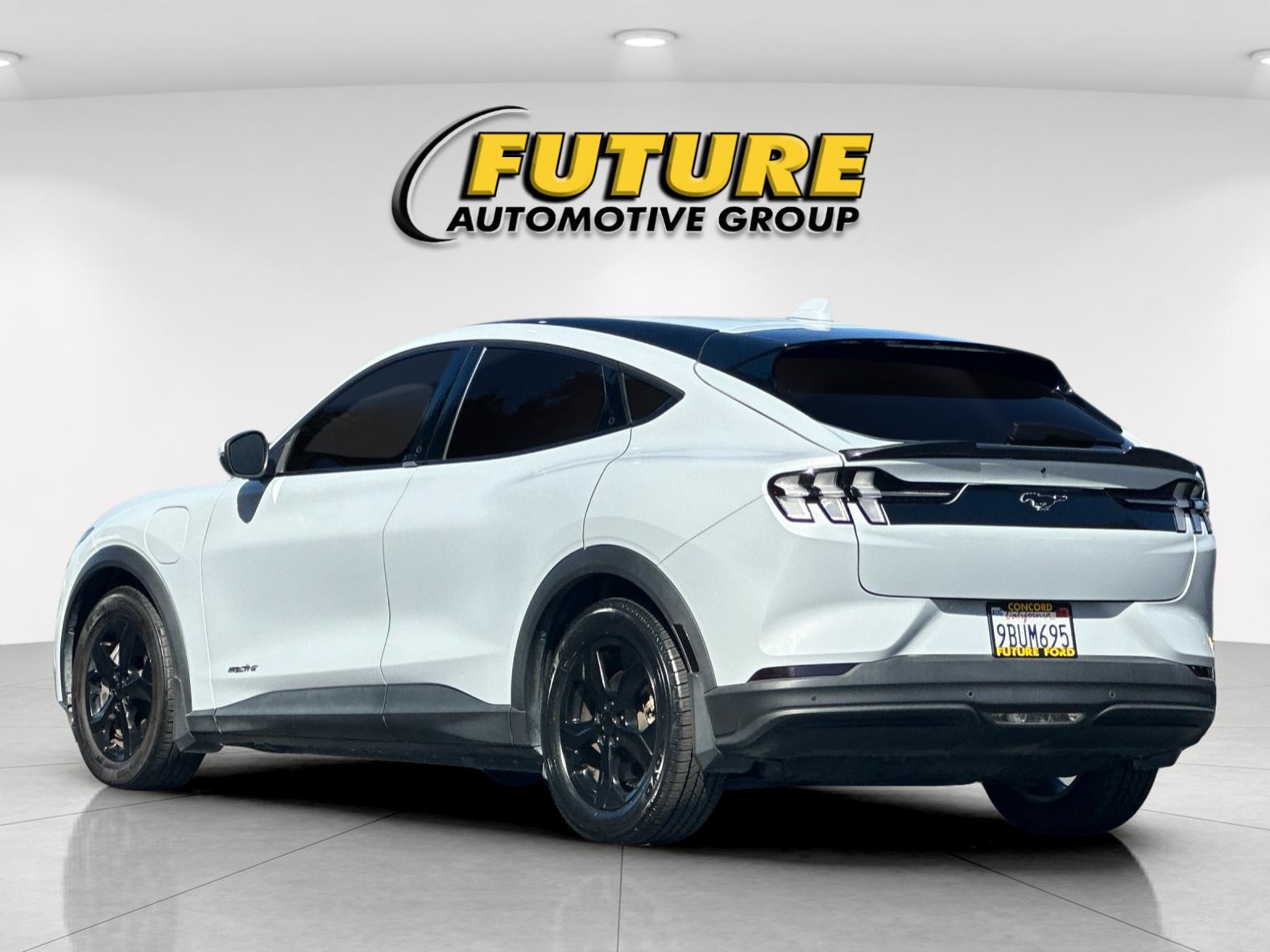 Used 2022 White Ford Select image 5