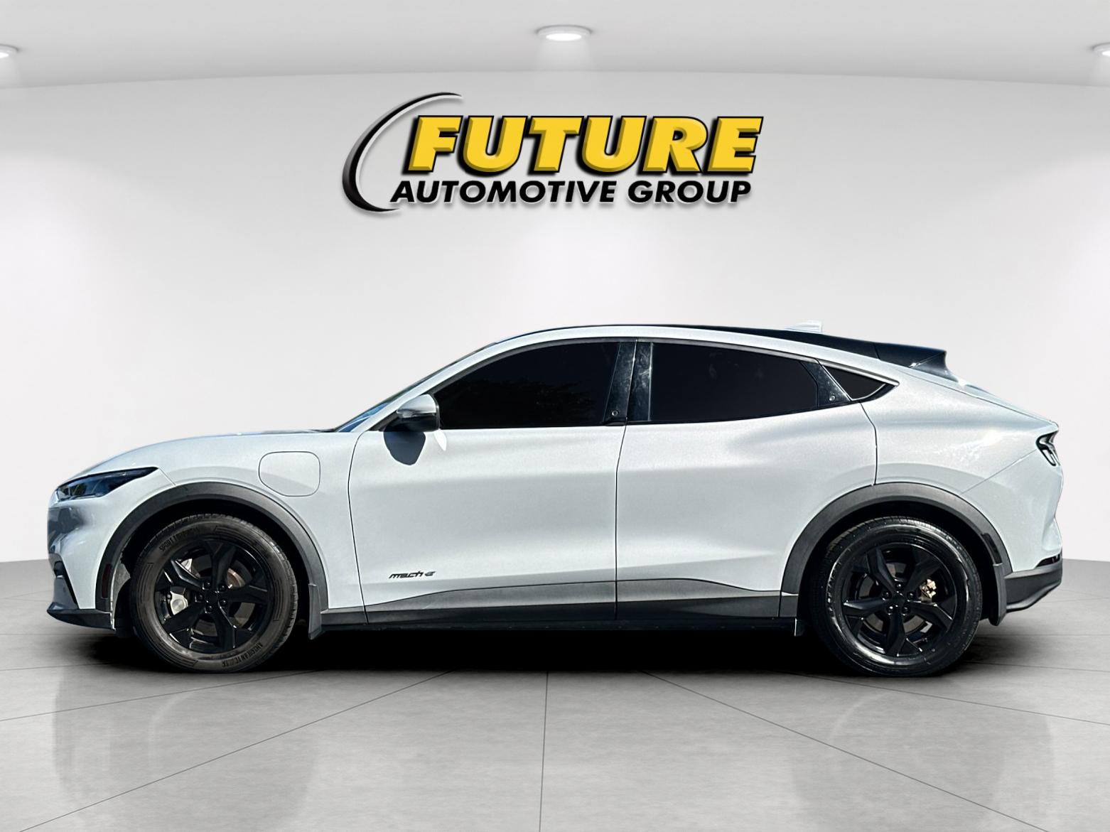 Used 2022 White Ford Select image 6