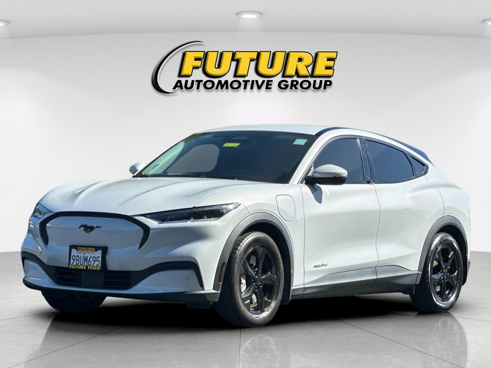 Used 2022 White Ford Select image 7