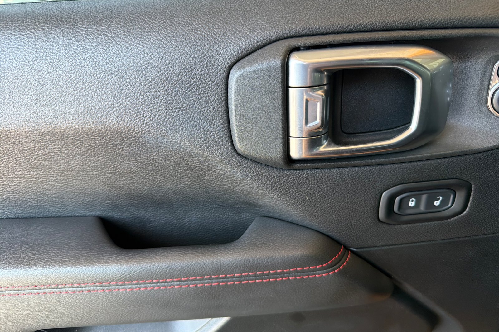 Used 2021 Orange Jeep Rubicon image 9