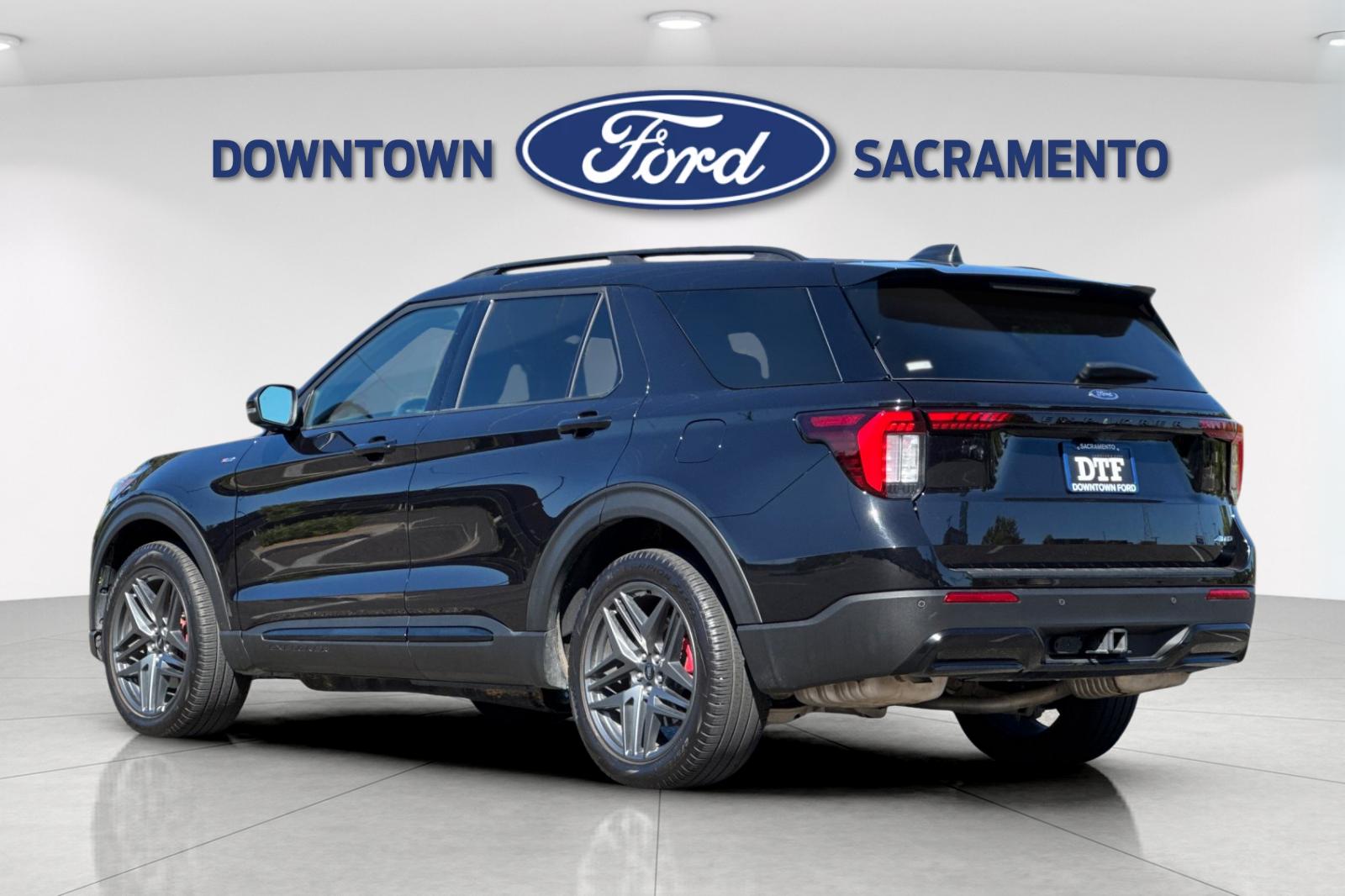 Certified Used 2025 Black Metallic Ford ST-Line image 8