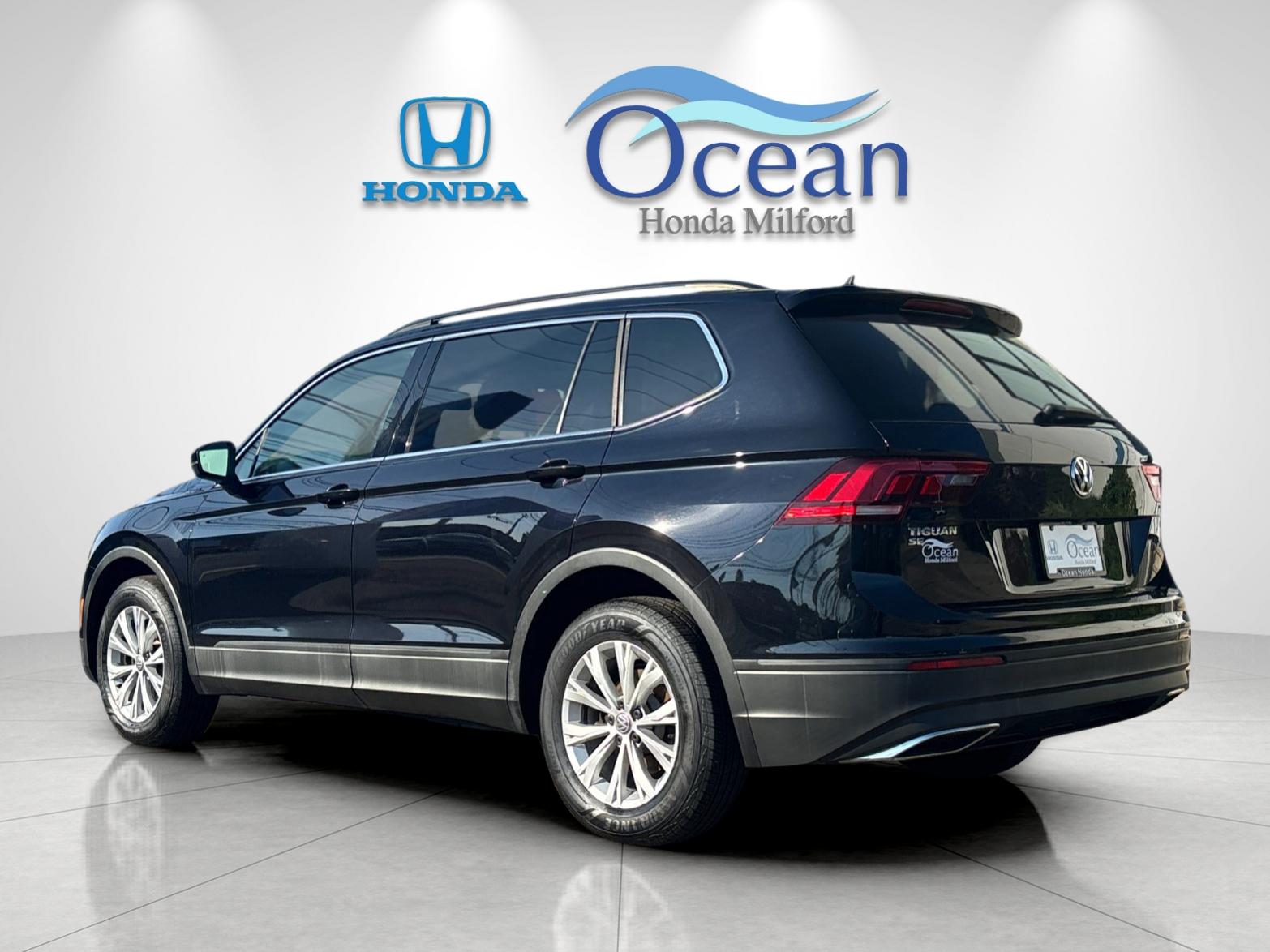 Used 2019 Deep Black Pearl Volkswagen 2.0T SE image 5