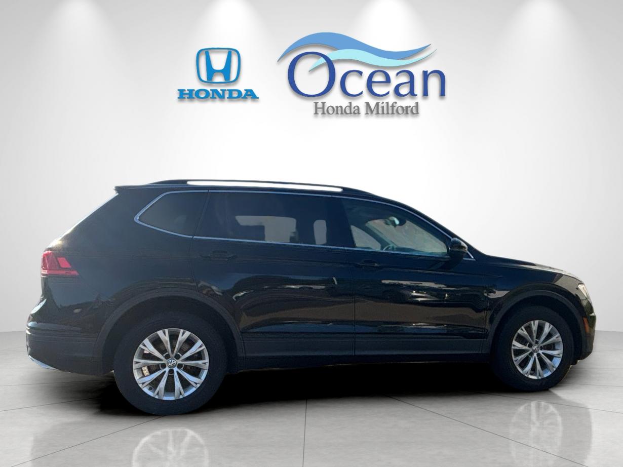 Used 2019 Deep Black Pearl Volkswagen 2.0T SE image 2