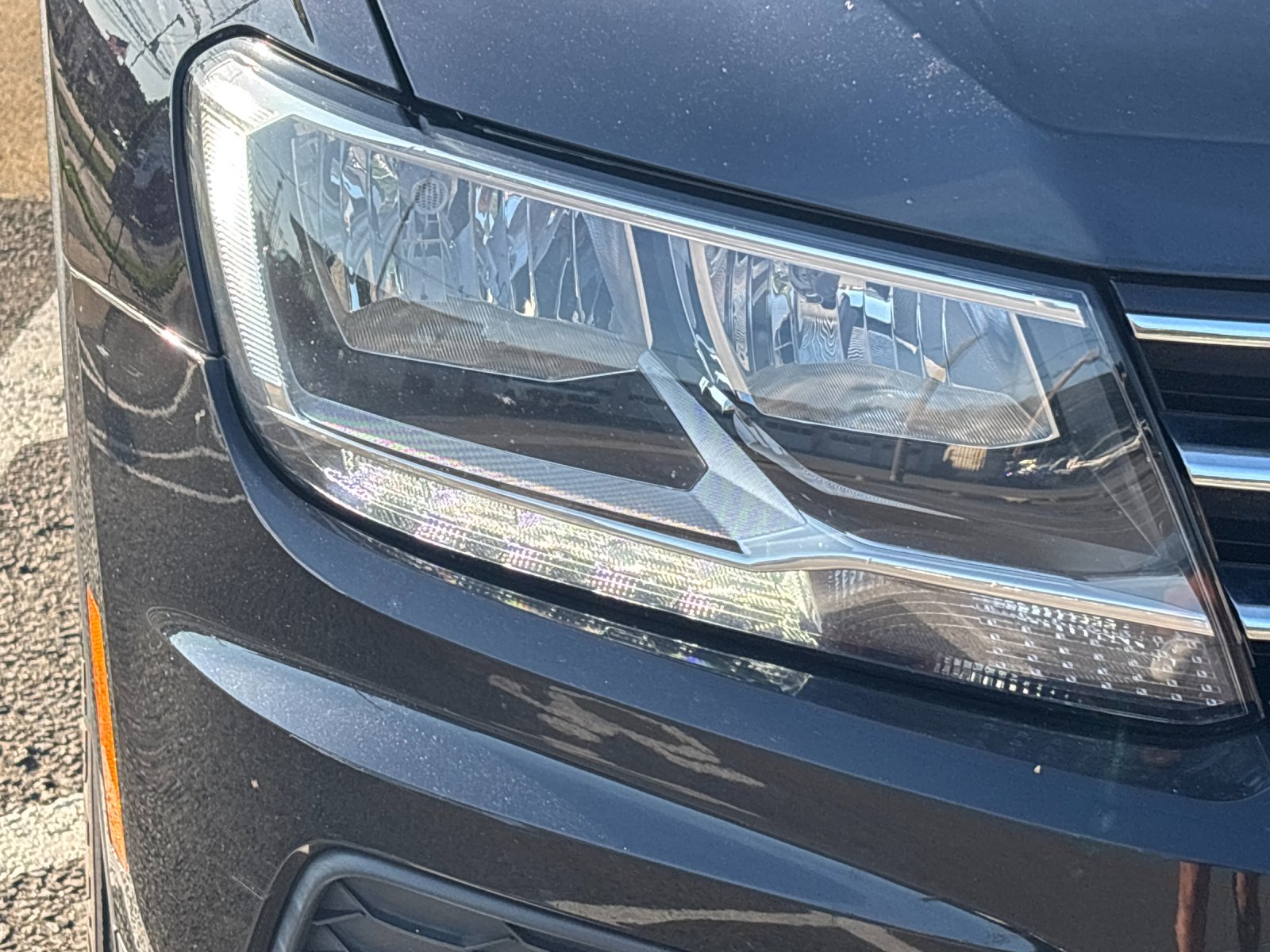 Used 2019 Deep Black Pearl Volkswagen 2.0T SE image 29
