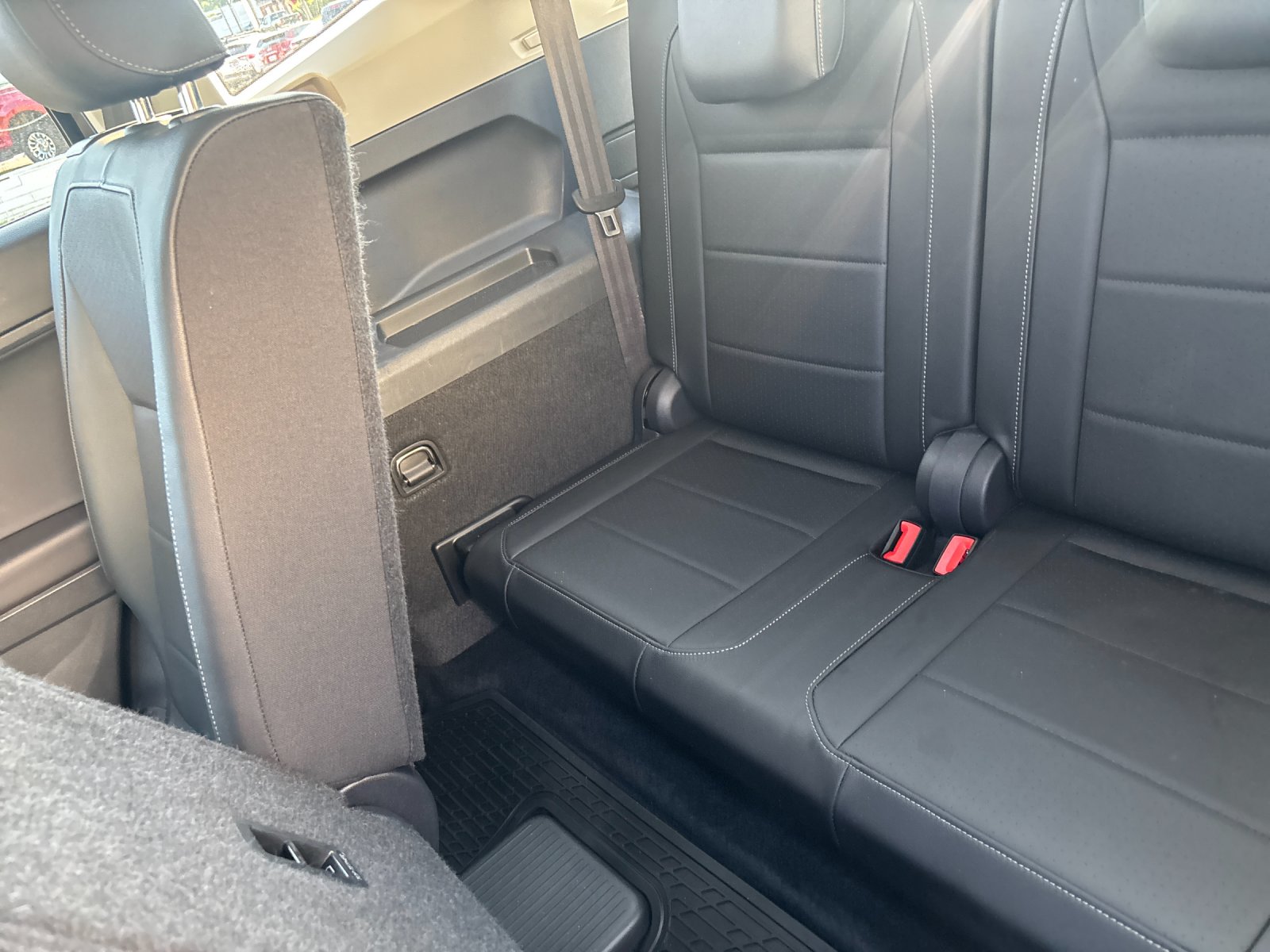 Used 2019 Deep Black Pearl Volkswagen 2.0T SE image 16