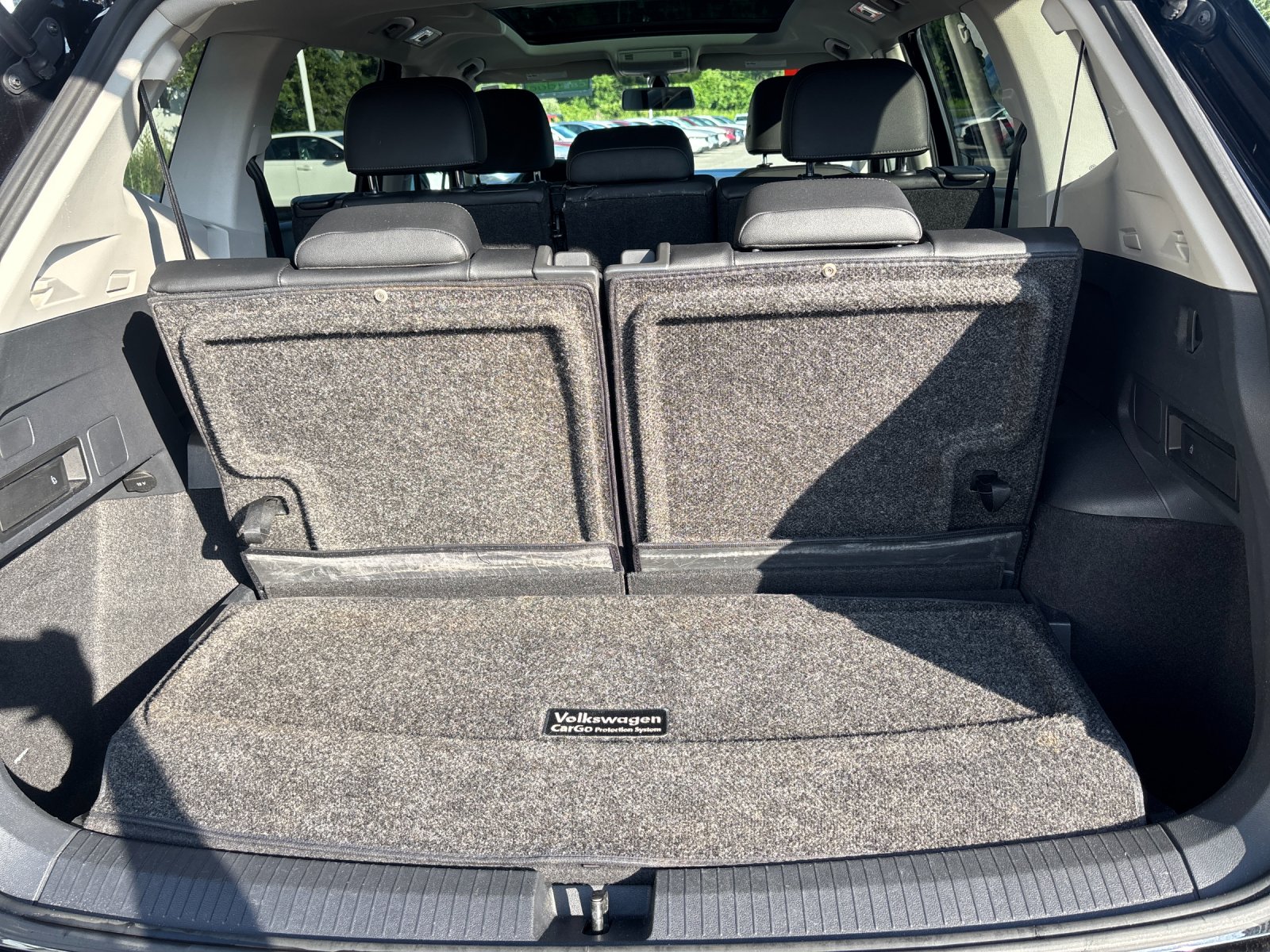 Used 2019 Deep Black Pearl Volkswagen 2.0T SE image 17