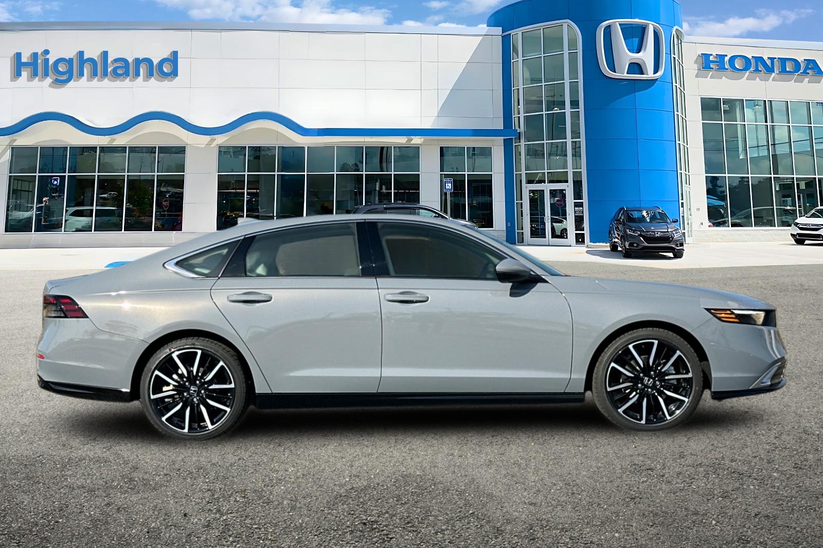 New 2026 Urban Gray Pearl Honda Touring image 6