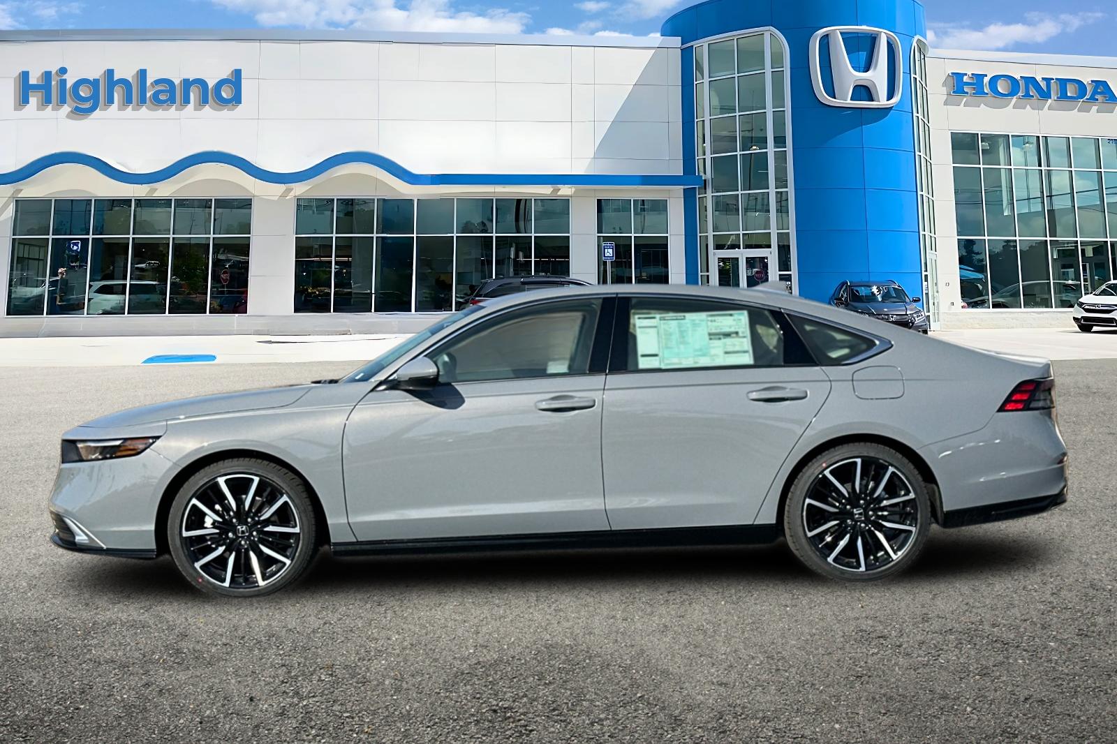 New 2026 Urban Gray Pearl Honda Touring image 2