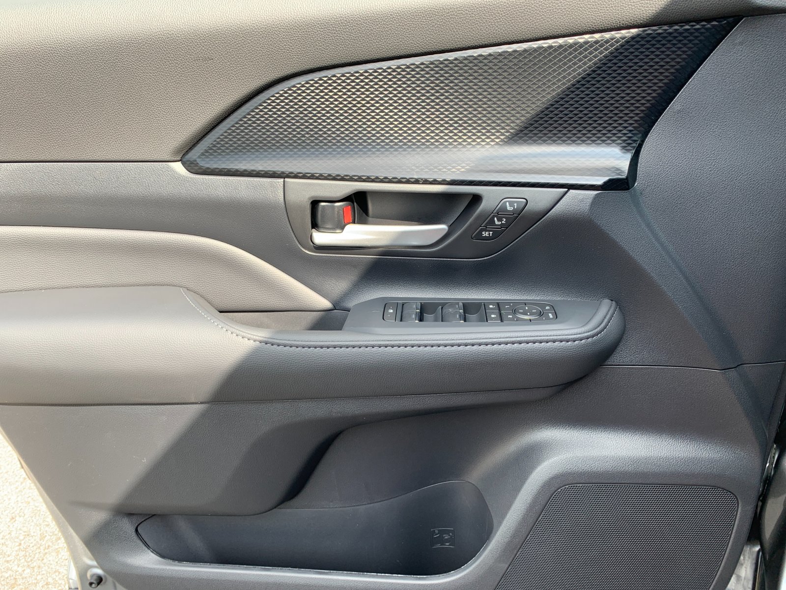 New 2026  Toyota MAX Platinum image 11