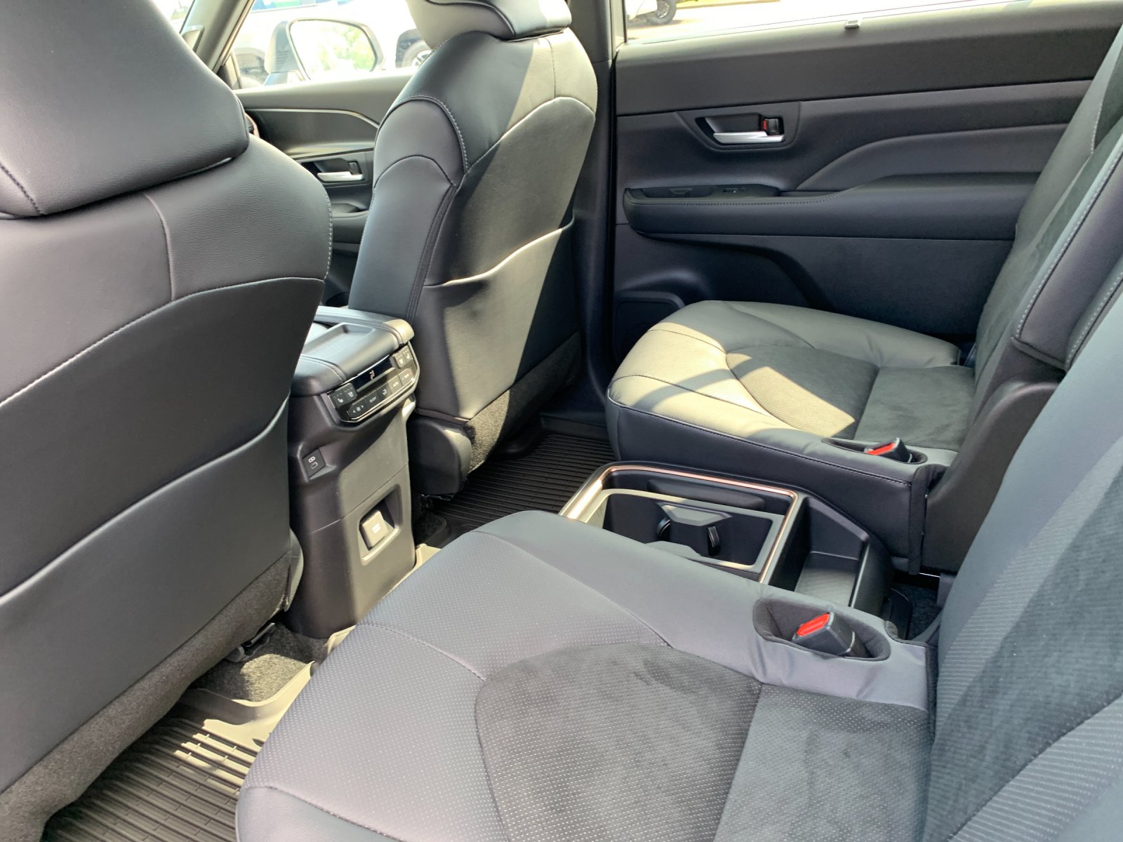 New 2026  Toyota MAX Platinum image 13