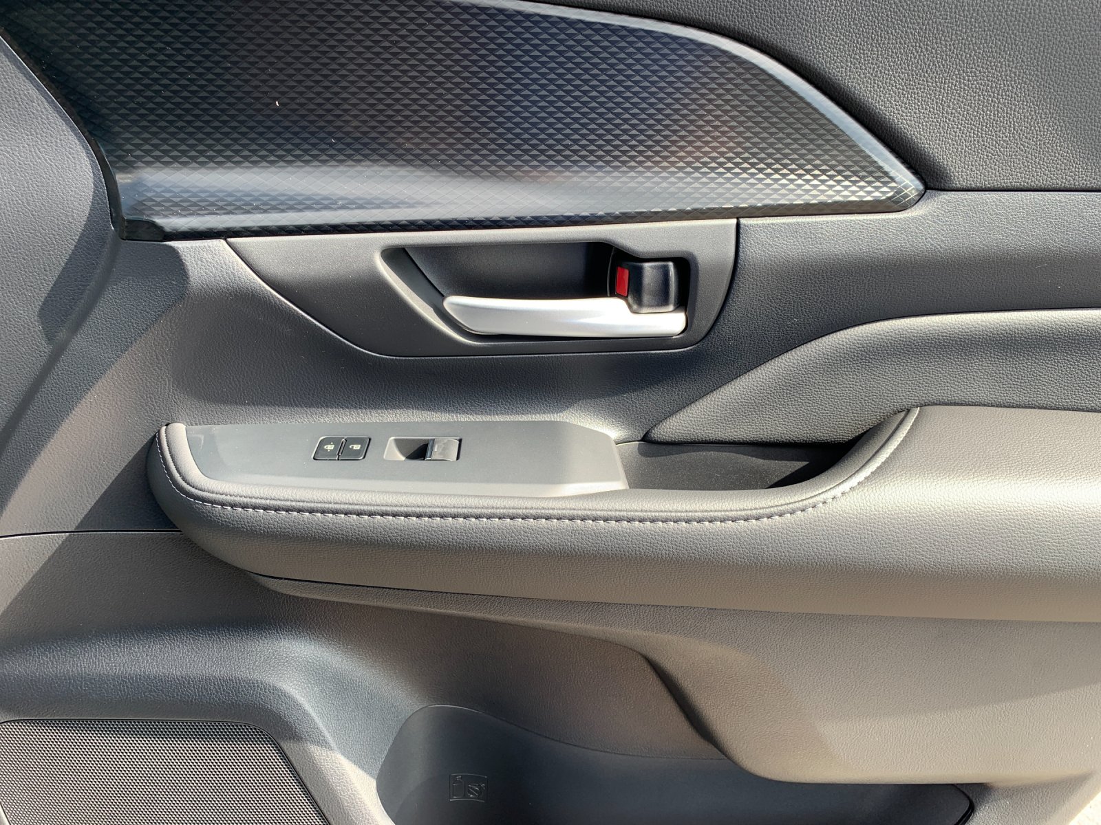 New 2026  Toyota MAX Platinum image 21