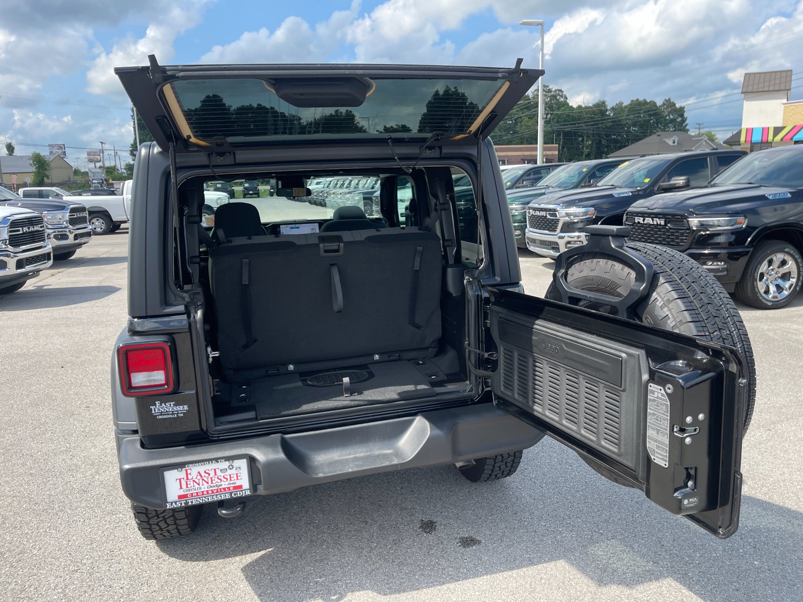 Used 2025 Black Jeep Sport S image 17