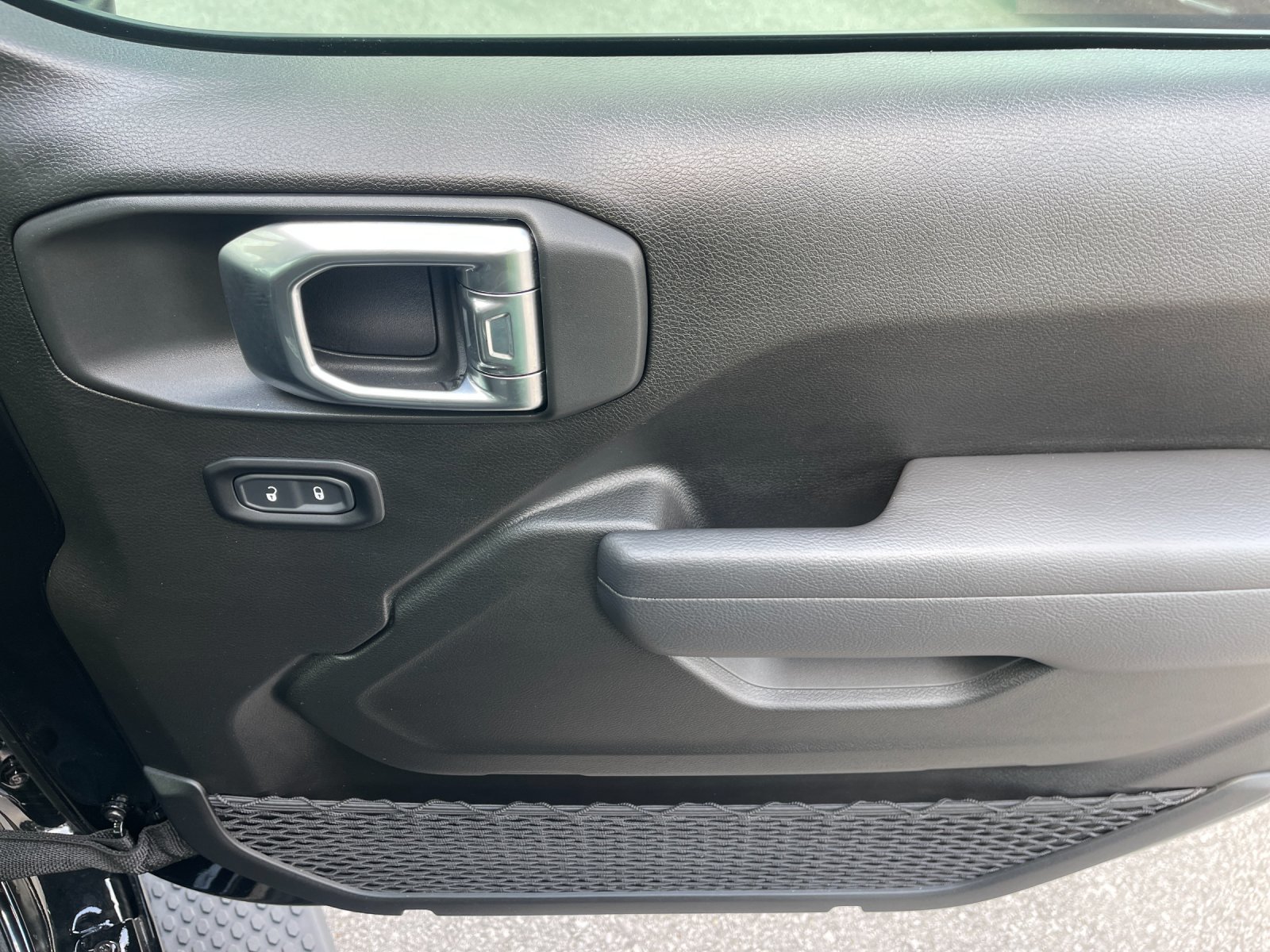 Used 2025 Black Jeep Sport S image 19