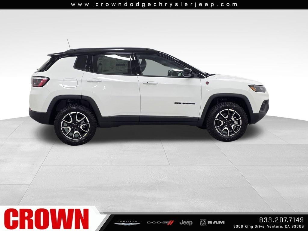 New 2026 Bright White Clear-Coat Exterior Paint Jeep Trailhawk image 4