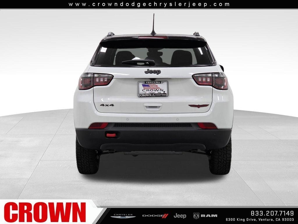 New 2026 Bright White Clear-Coat Exterior Paint Jeep Trailhawk image 6