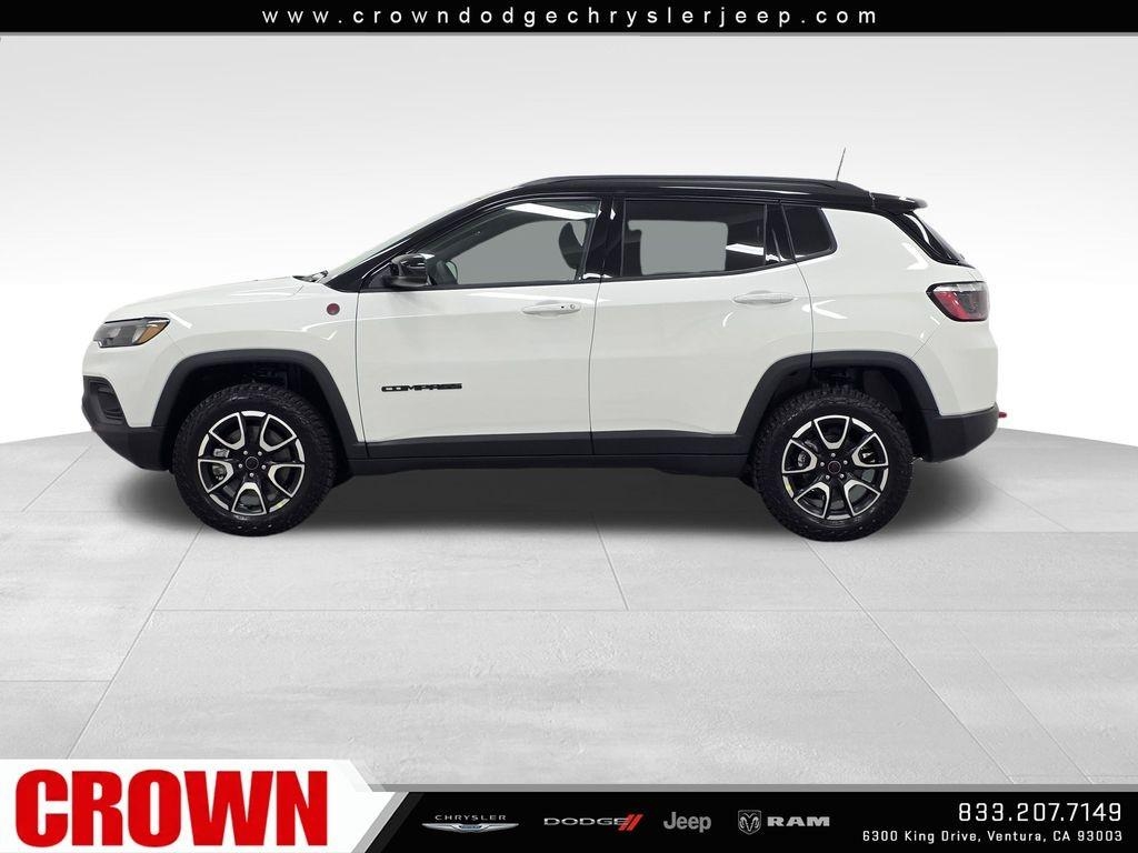 New 2026 Bright White Clear-Coat Exterior Paint Jeep Trailhawk image 8