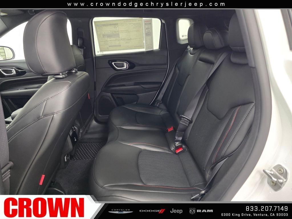 New 2026 Bright White Clear-Coat Exterior Paint Jeep Trailhawk image 12