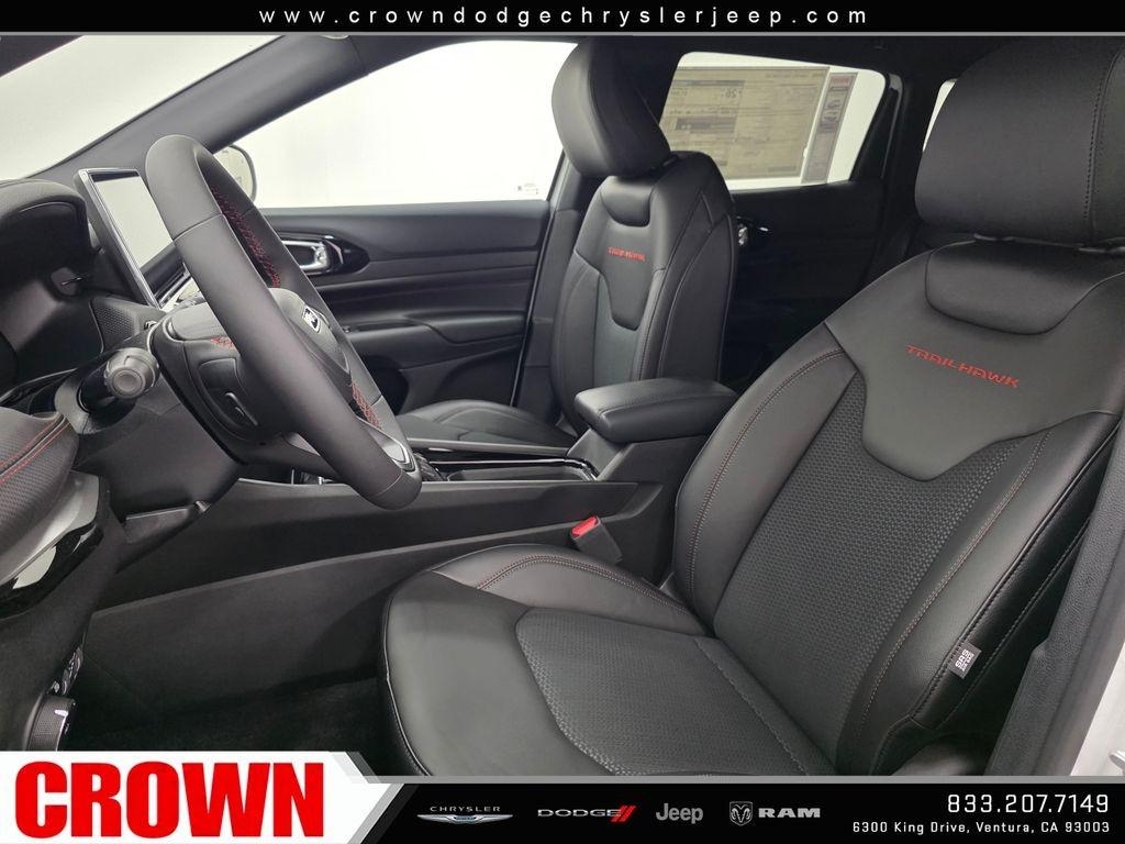 New 2026 Bright White Clear-Coat Exterior Paint Jeep Trailhawk image 13
