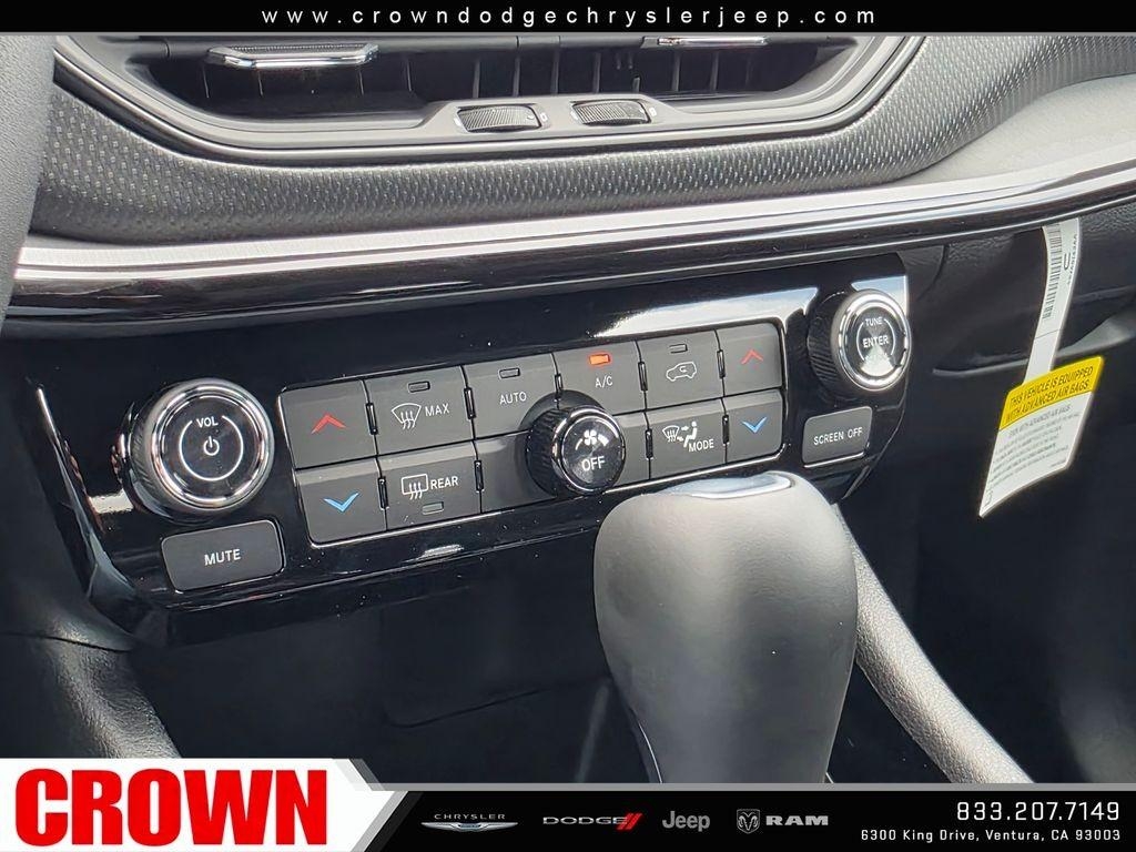 New 2026 Bright White Clear-Coat Exterior Paint Jeep Trailhawk image 21