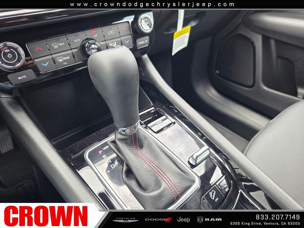New 2026 Bright White Clear-Coat Exterior Paint Jeep Trailhawk image 19