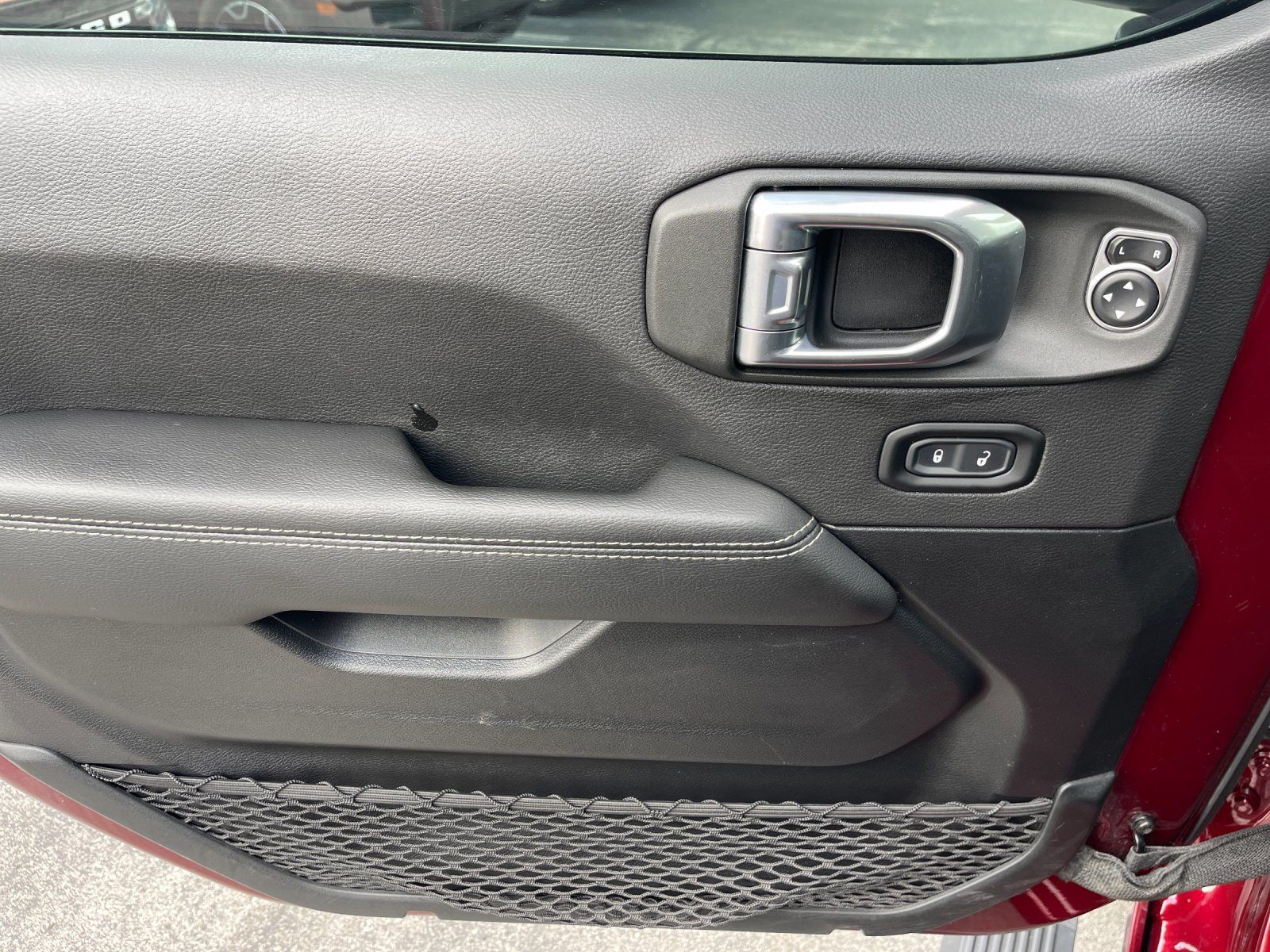 Used 2021 Snazzberry Pearlcoat Jeep Overland image 12