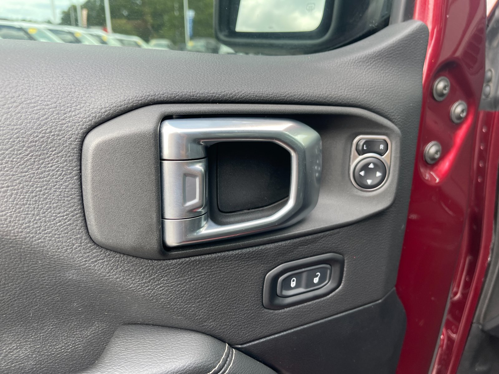 Used 2021 Snazzberry Pearlcoat Jeep Overland image 13