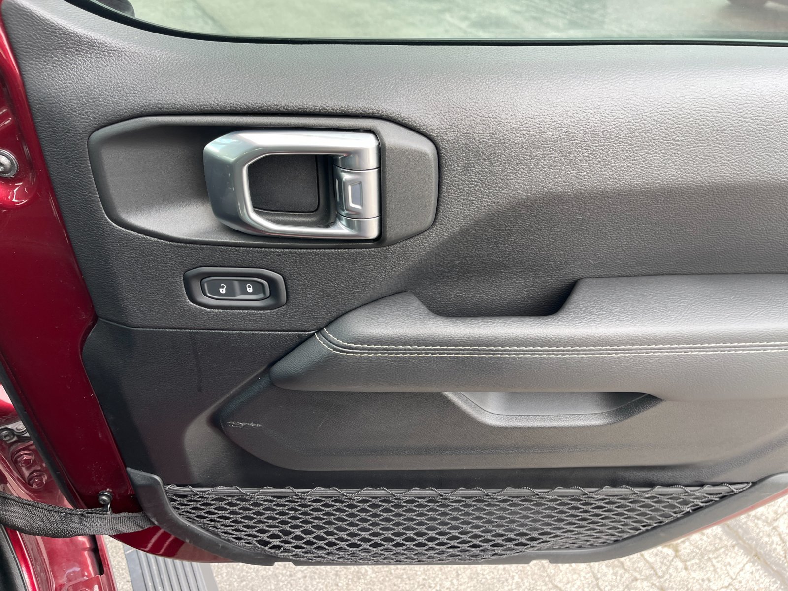 Used 2021 Snazzberry Pearlcoat Jeep Overland image 18