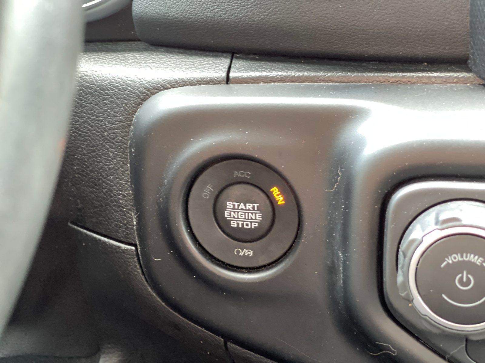 Used 2021 Snazzberry Pearlcoat Jeep Overland image 24