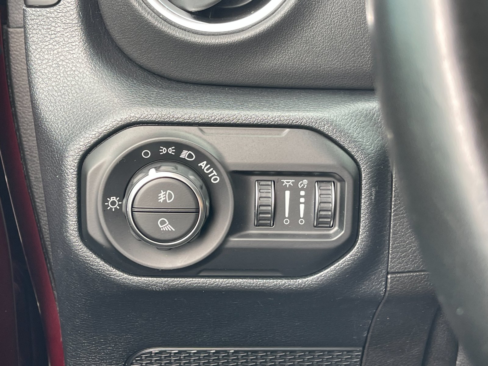 Used 2021 Snazzberry Pearlcoat Jeep Overland image 30
