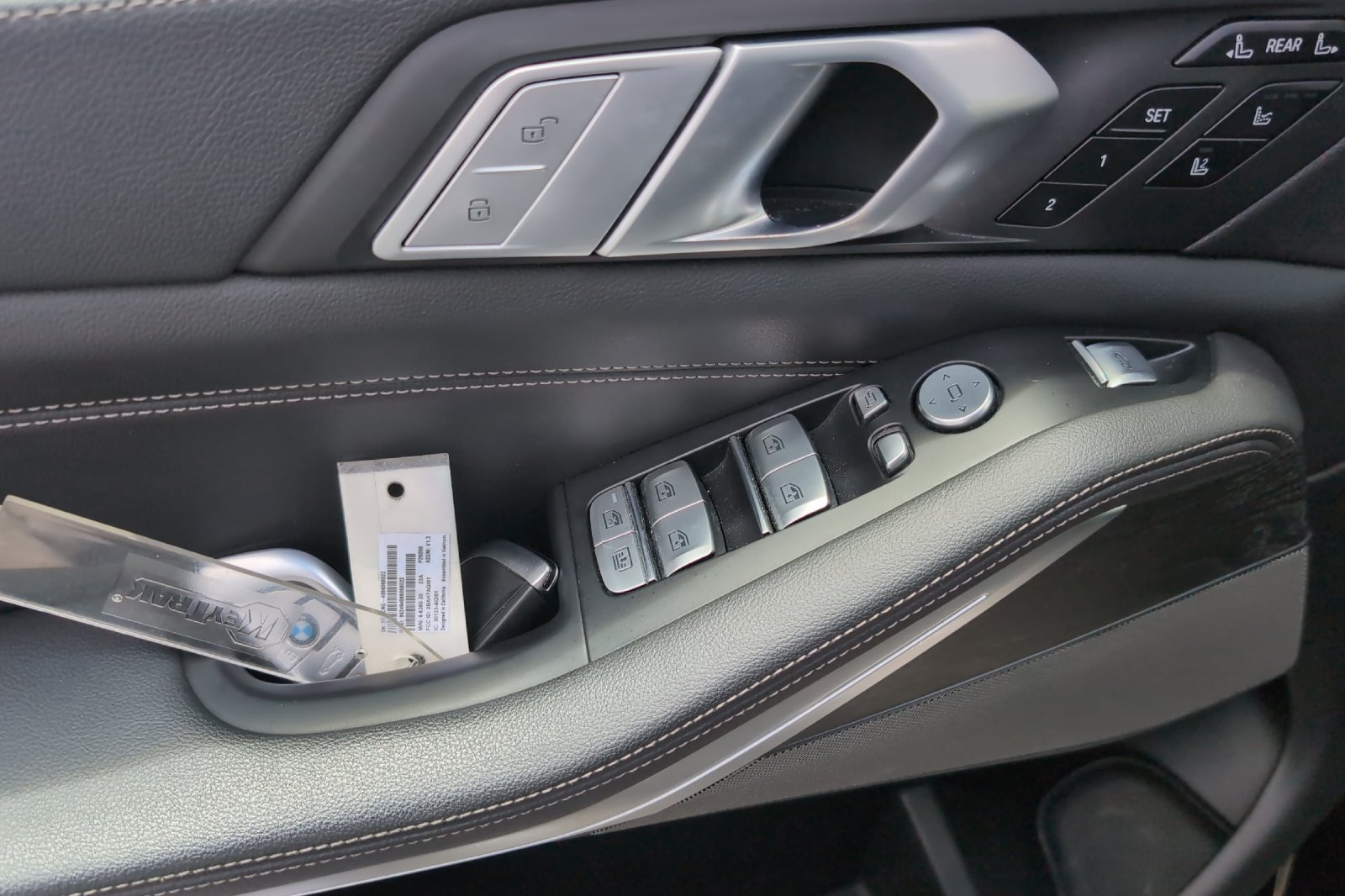 Used 2021 Black BMW xDrive40i image 12