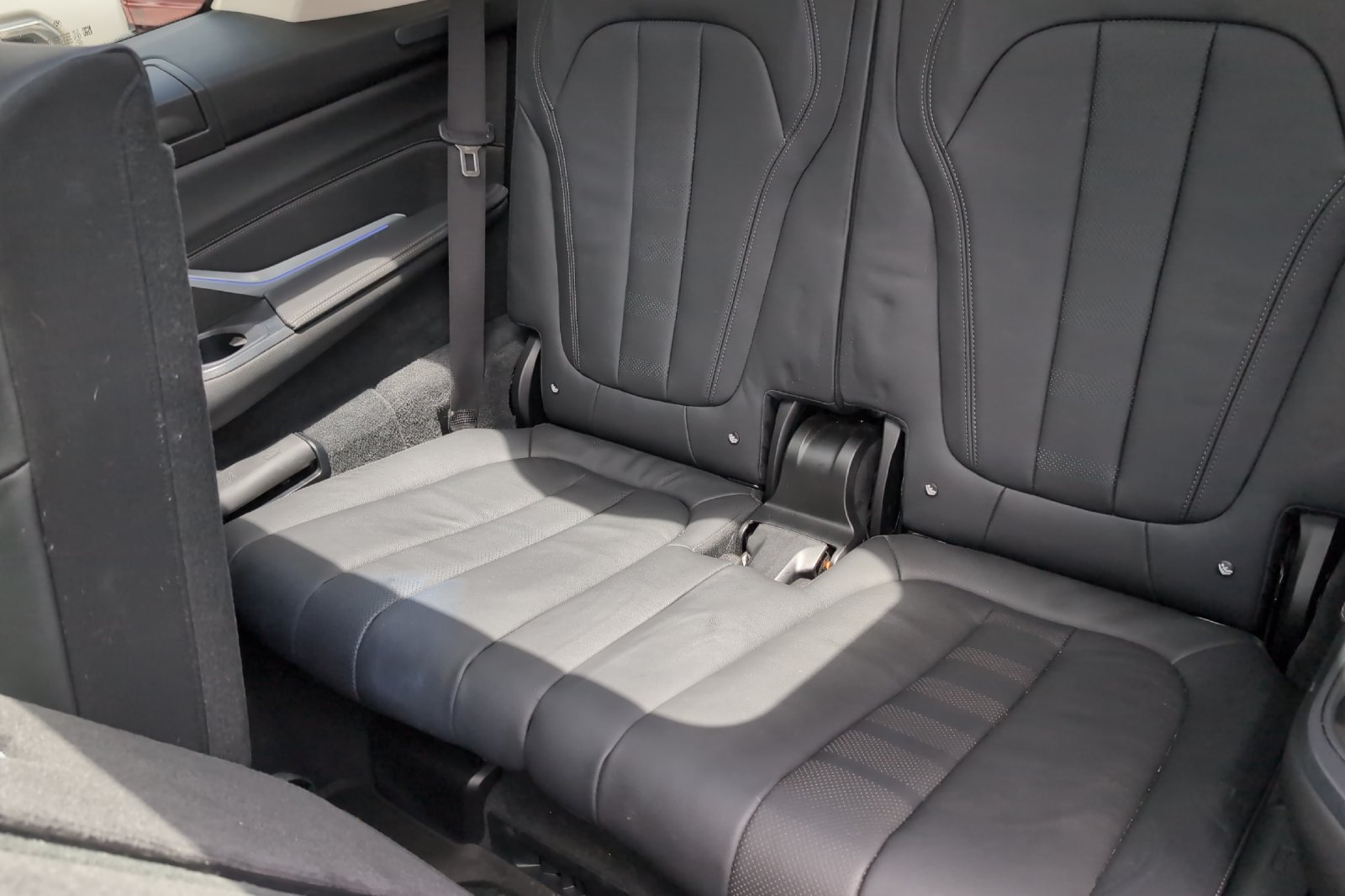Used 2021 Black BMW xDrive40i image 16