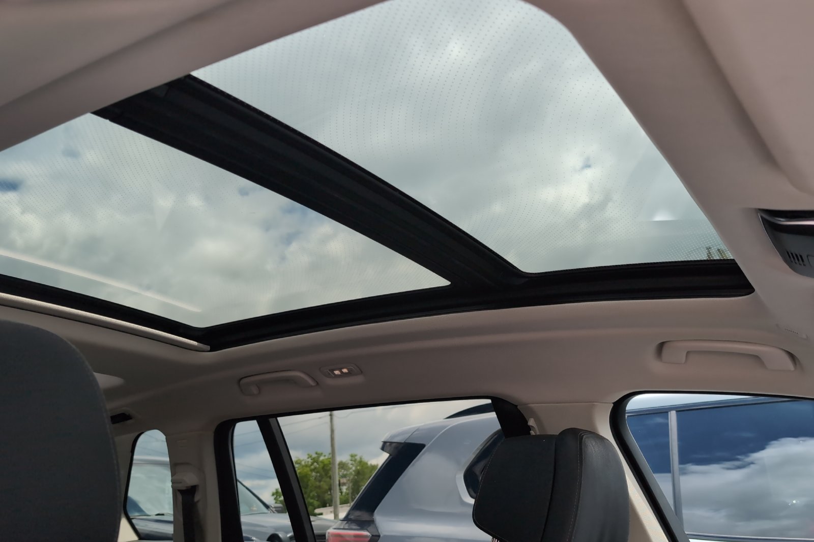 Used 2021 Black BMW xDrive40i image 19
