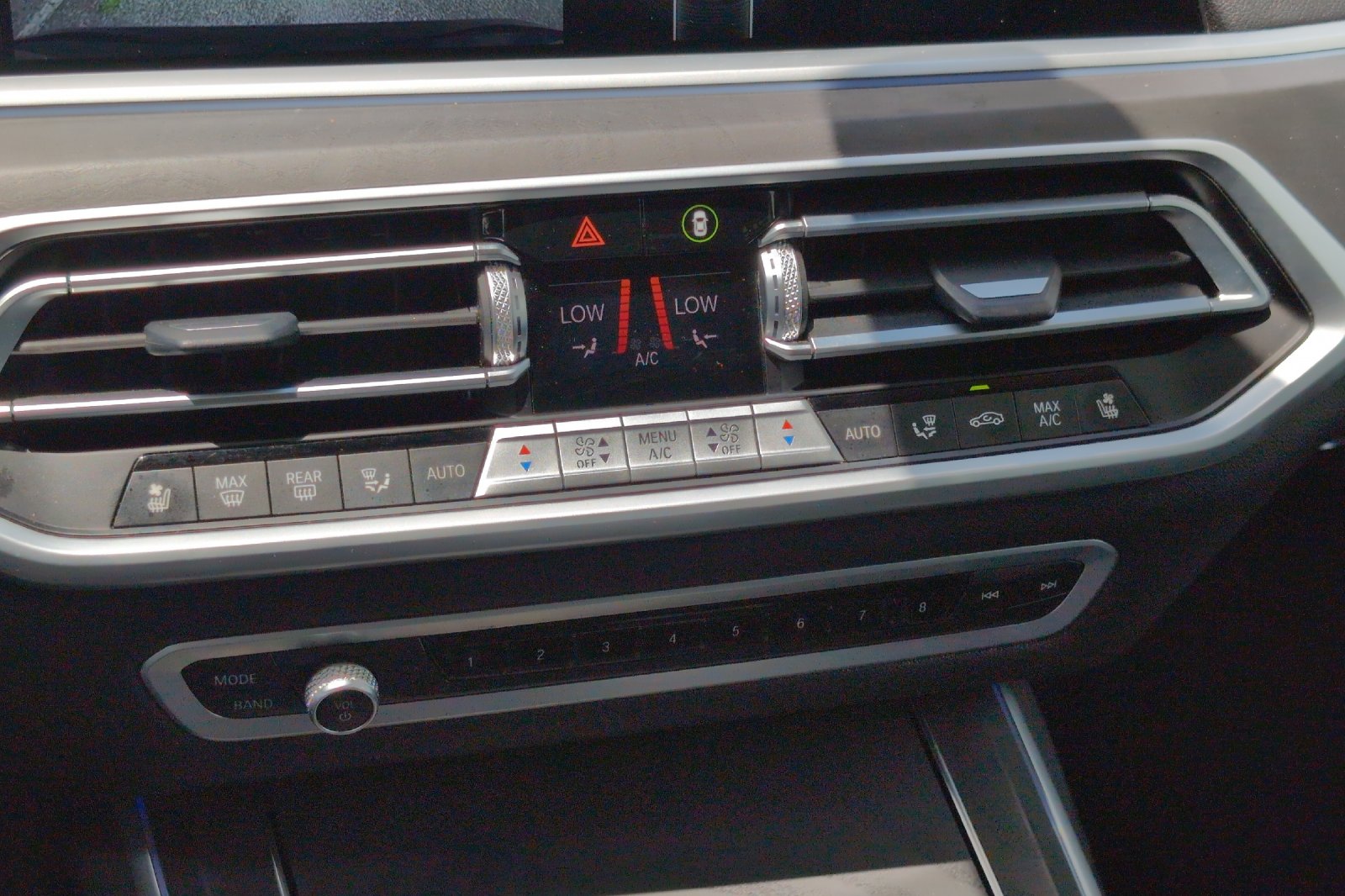 Used 2021 Black BMW xDrive40i image 23