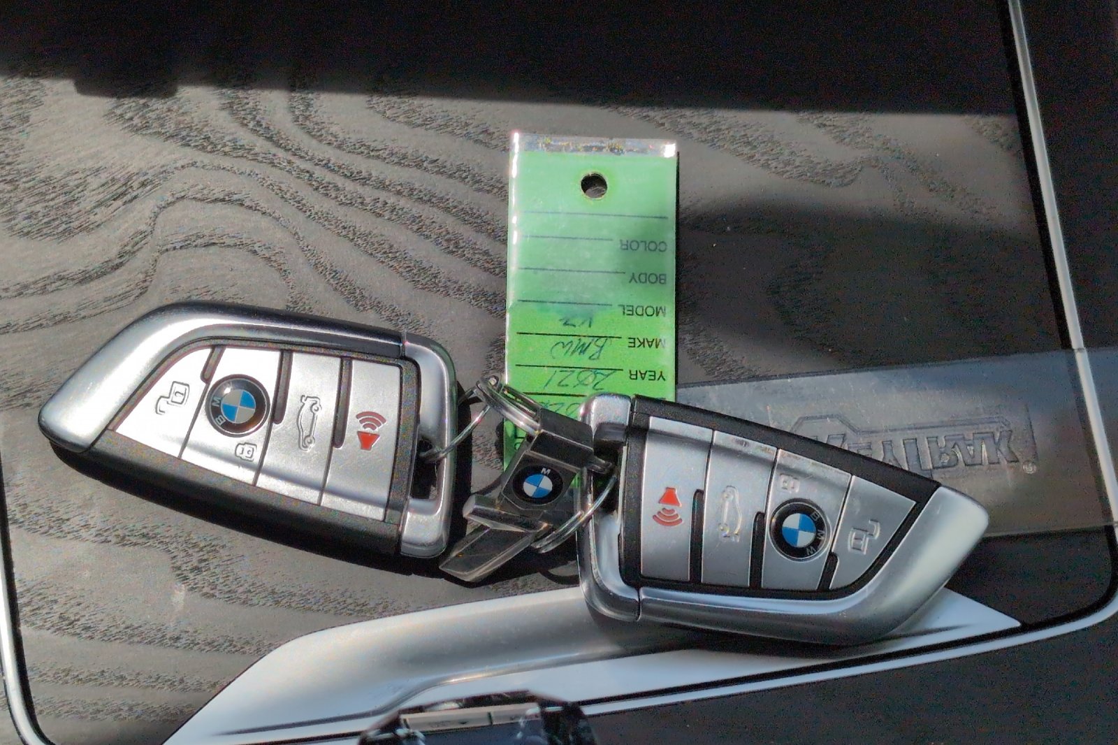 Used 2021 Black BMW xDrive40i image 9