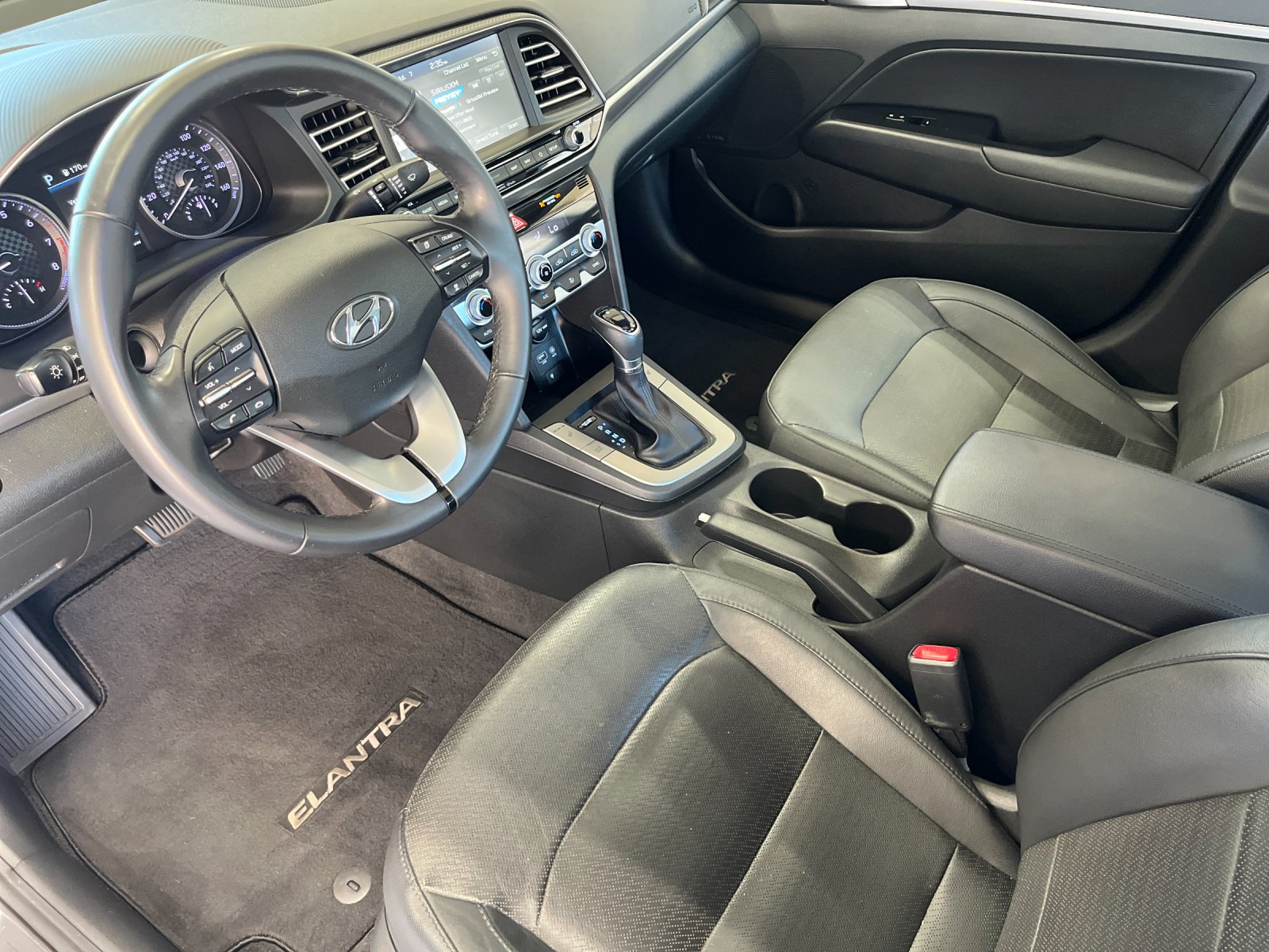 Used 2020 White Hyundai Limited image 9