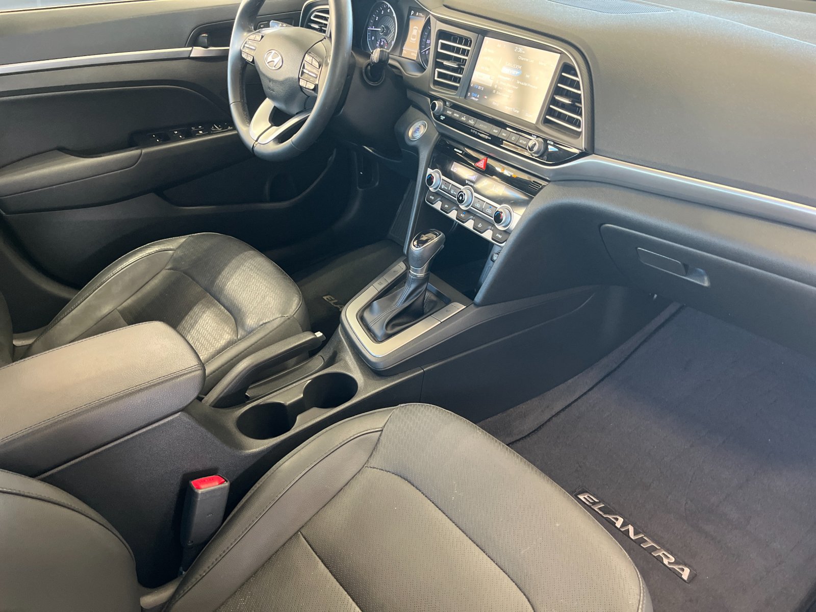 Used 2020 White Hyundai Limited image 14