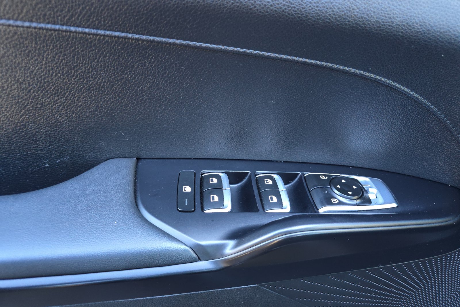 Used 2021 Black Kia LX image 8
