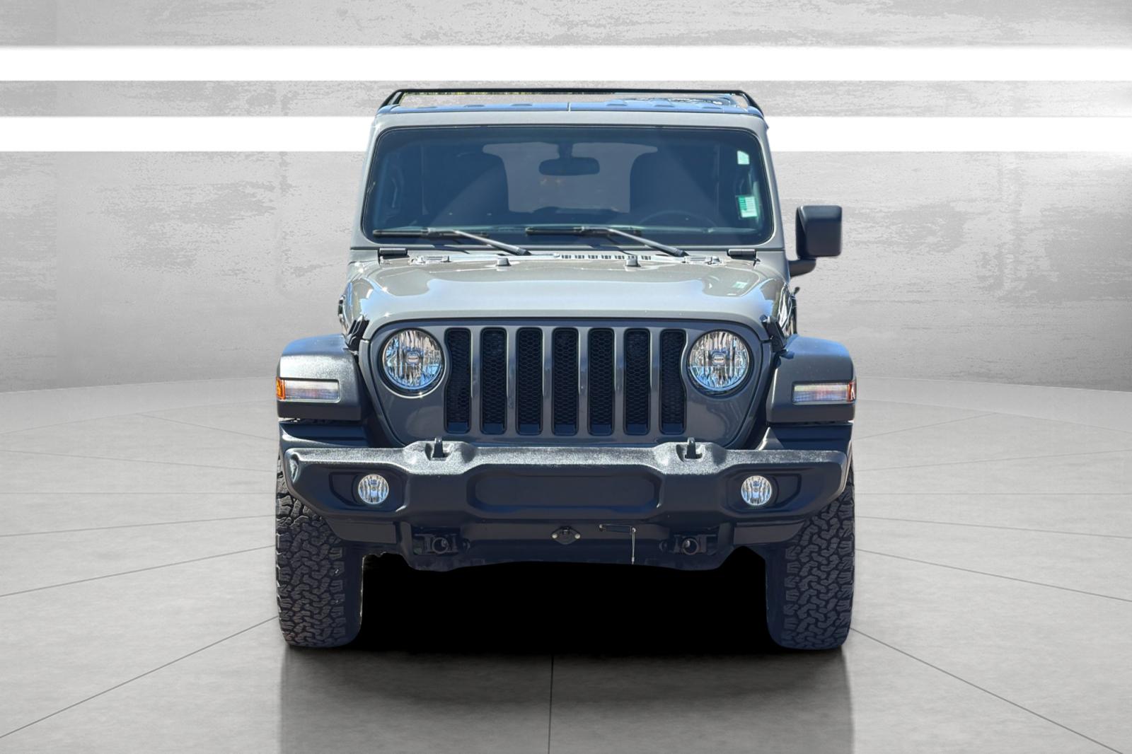 Used 2021 Gray Jeep Unlimited Sport Altitude image 3