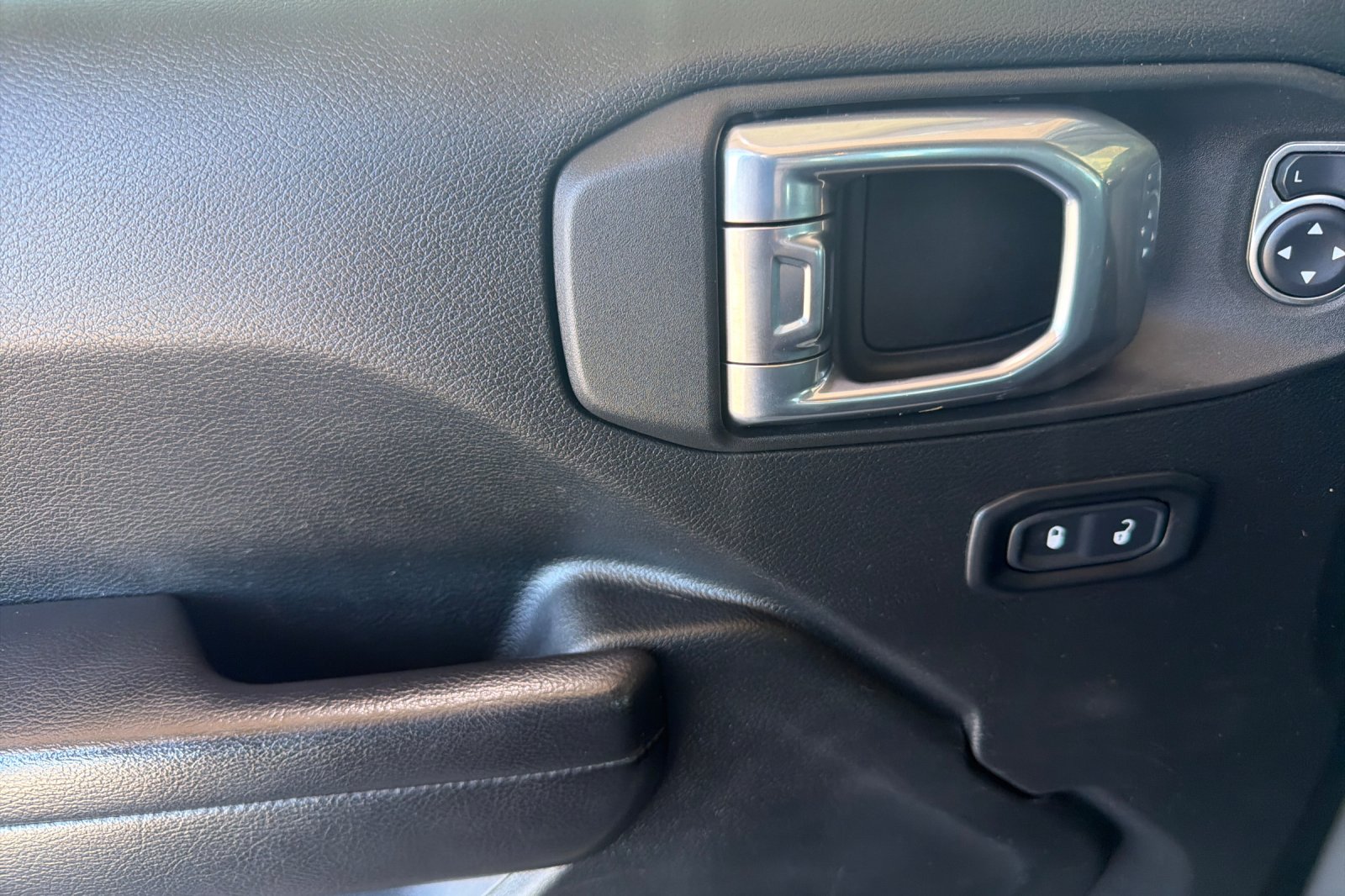 Used 2021 Gray Jeep Unlimited Sport Altitude image 9