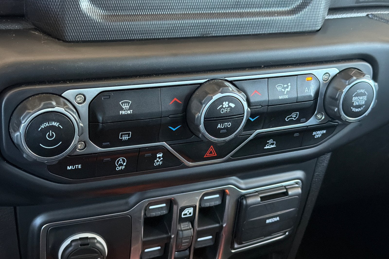 Used 2021 Gray Jeep Unlimited Sport Altitude image 18