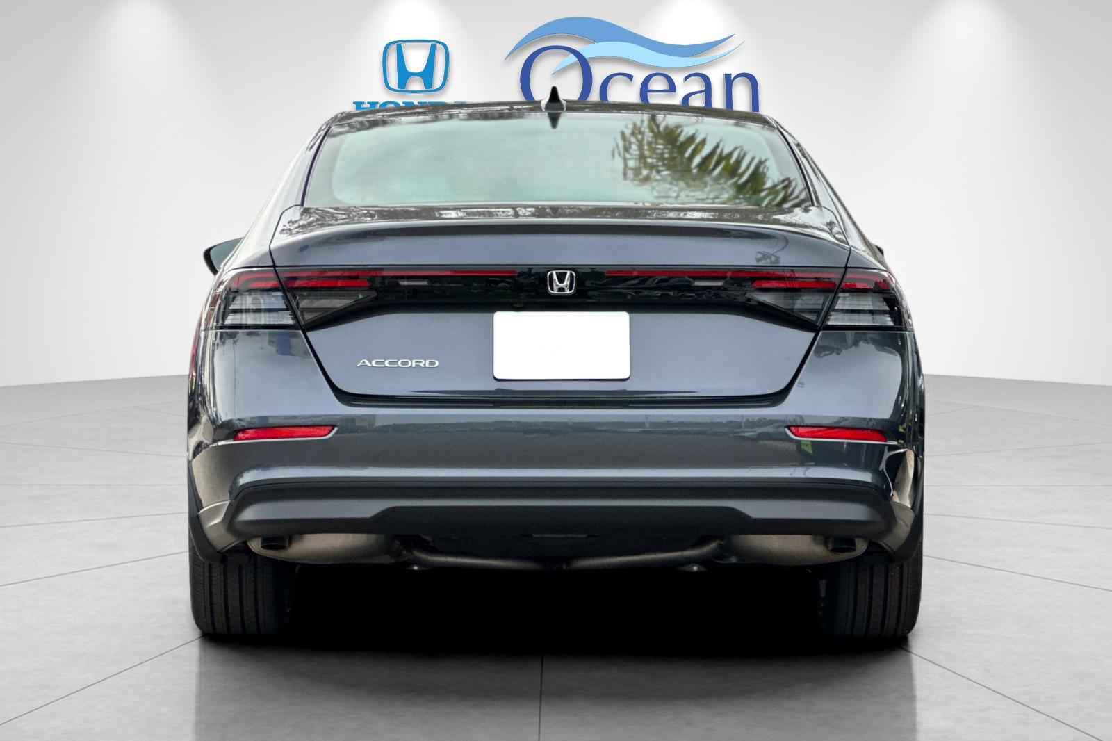 New 2026 Meteorite Gray Metallic Honda SE image 4