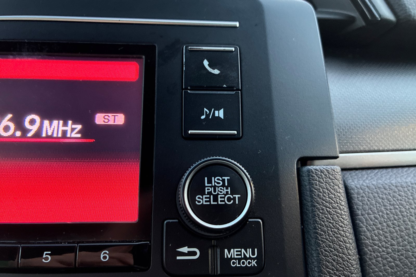 Used 2021 Modern Steel Metallic Honda LX image 41